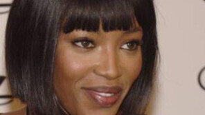 "청소한다고 스타일 죽일 순 없다" 캠벨, 사회봉사 시작