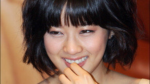 [포토]수줍은 이청아의 귀여운 모습