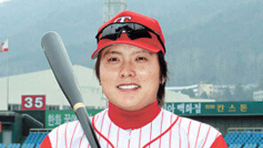 김태균 “1㎏ 방망이가 가볍네요”