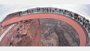 [포토뉴스]“하늘을 걸어 보세요” 그랜드캐니언 전망대 개장