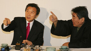 궁합이 영…  여권주자, 孫잡기 거부감