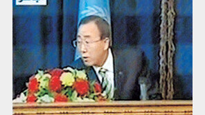 [포토뉴스]바그다드 회견도중 “꽝”… 潘총장 위기일발