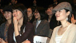 [포토] 애즈원 ‘석호필에 푹 빠졌어요’