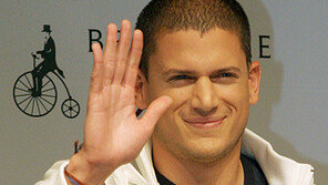 [포토] 석호필 ‘손이 얼굴보다 크네’