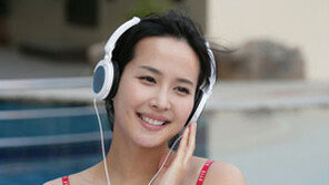 ‘비키니 강타’  조여정  “섹시? 길면 좋지않아”