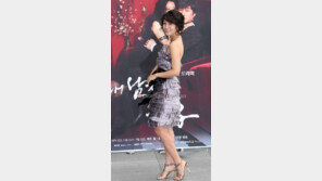 [포토] ‘멋진 S라인’ 김희애 40대 맞어?