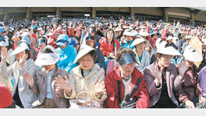 10만 신도 모여 화합의 성찬식…평양대부흥 100주년 부활절 예배