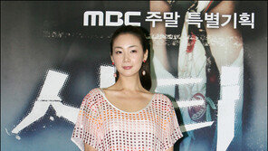 [포토]최지우, ‘핫핑크 스타킹이 포인트’