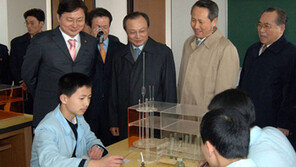 북핵 터지자 “공식라인 죽었다” 비선 활개