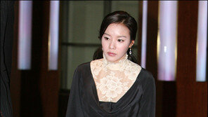 [포토] 레드카펫 오르는  ‘미녀’  김아중