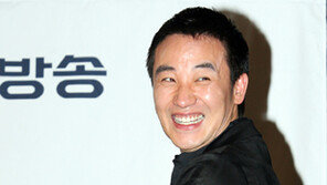 엄태웅 ‘정화 누나, 내 노래 들어봐’