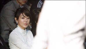 [포토]‘행복한 여자’ 윤정희 ‘패션쇼 집중’