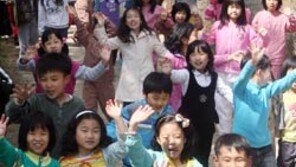 [희망이 싹트는 학교]“흙에서 노니 아토피가 없어졌어요”