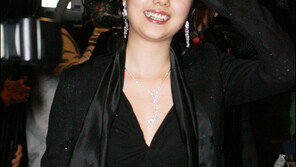 [포토]패션쇼 나들이 온 가수 이정현