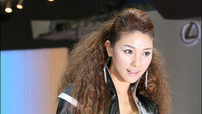 [포토]미녀의 아찔한 다리 꼬기