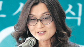 “작가 앞에 ‘여류’ 명칭 붙어 더 기뻐요”
