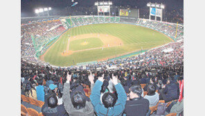 문 열자 혈투… 한화-SK 12회 무승부