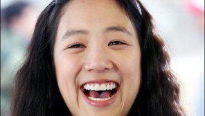 [포토]웃음터진 정려원 ‘속 보일라’