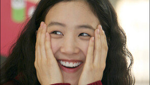 [포토] 정려원 ‘부끄 부끄’