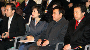 朴-李-孫 '어색한 조우'… 부활절예배 참석 한달만에 한자리에