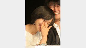 [포토]‘새색시’ 전도연 ‘수줍은 미소’