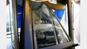 [동영상]벤츠 S500, SKT 본사에 돌진…서비스 불만 때문