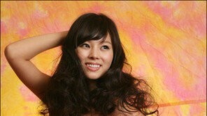 [포토]한소유,팔을 이용한 ‘S’