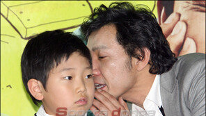 [포토]동구가 알아들을라나?