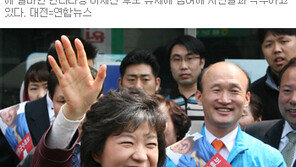 李-朴, 경쟁하듯 재보선 지원 유세