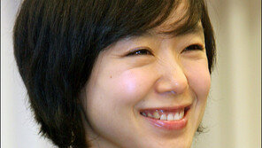 [포토]유부녀 전도연, ‘매력 미소는 여전’