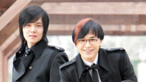 해체발표요? 개그합니까?…소속사 분쟁 겪고 5집 발표 엠시 더 맥스