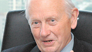 “희생 헛되지 않게해줘 감사” 英한국전 참전용사회 회장 방한