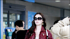 [포토]최지우 ‘여행? 아니예요’