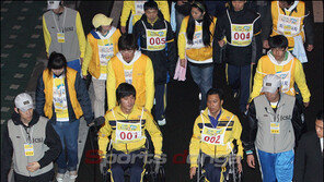 [포토]정준호 ‘휠체어 마라톤’ 스타트!