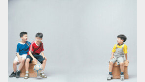 다 챙겨주는 과보호 엄마, 외톨이 아이 만듭니다