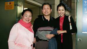 미스코리아 이하늬 출국장에 국정원 전 고위간부가 왜?