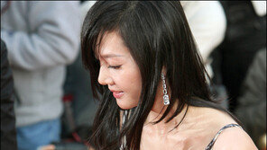 [포토]‘새색시’ 염정아 ‘드레스 조심조심’