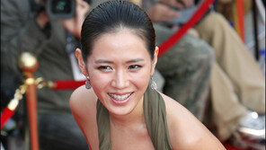 [포토]‘드레스 살짝’ 손예진 ‘미소 활짝’