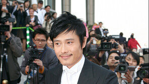 [포토] ‘젠틀맨’ 이병헌 ‘깔끔’ 턱시도 맵시