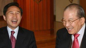 李 “다시 이명박으로”… 朴 “대운하 空約일뿐”
