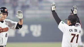 이대호 ‘원맨쇼’… 1회 3점포, 연장 10회 굿바이 홈런