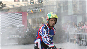 [포토]바이크 타이어로 엄청난 연기가