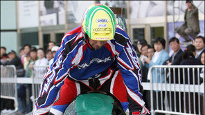 [포토]앞으로 넘어질라