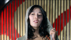 [포토]가수 길건 ‘볼륨 라인’ 황홀경