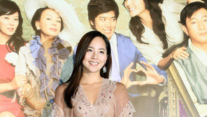 [포토]‘살구빛 원피스’ 유진 ‘풋풋 미소’