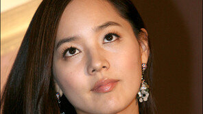 [포토]유진 ‘골드백 이쁘죠’