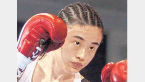 8번째 세계챔프는 ‘아줌마’…이화원, WBA 페더급 판정승