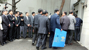 경찰, 김 회장 자택 압수수색 실시