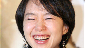 [포토]새댁 전도연  ‘미소 활짝’