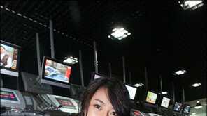 [포토]김인서  ‘신발끈도 섹시하게’